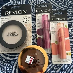 Revlon ColorStay Powder and Kiss Balms Set  ***44***